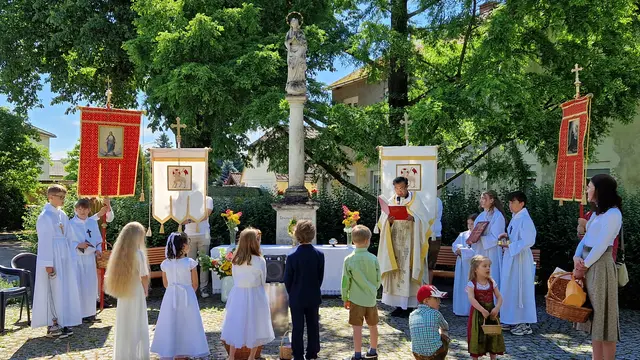 Die "Minis" bei einem Gottesdienst zu Fronleichnam. | Foto: zVg