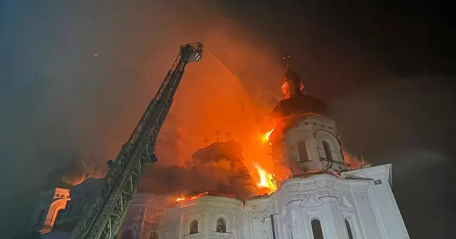 Nach Kriegsangriff brannte das Kiewer Höhlenkloster. Das Feuer ist inzwischen gelöscht. | Foto: OCU