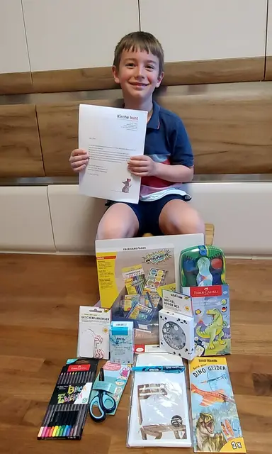 Jonas (8) aus St. Georgen/Leys hat das große Kreativ-Set mit seiner Zeichnung "Arche Noah" gewonnen. | Foto: privat