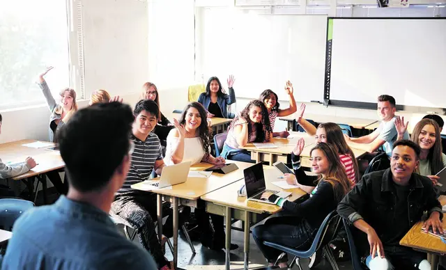 Religionsunterricht vermittelt Glaubenswissen. Er ist eine Chance, die eigene Tradition besser kennenzulernen, sowie andere Traditionen auch. Das stärkt die Persönlichkeit, die Dialogfähigkeit und schützt vor Radikalisierung.  | Foto: Adobe Stock