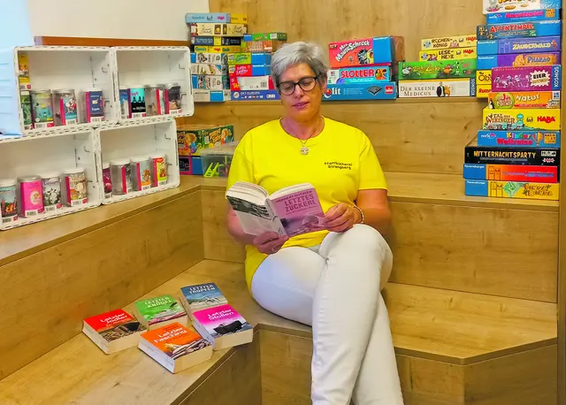 Karin Schmitzberger betreut die Pfarrbibliothek in Strengberg | Foto: zVg