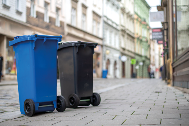 Schuldgefühle in den Müll! Sie führen nicht weiter. Betrauern kann aber sinnvoll sein, sagt Wunibald Müller.  | Foto: edojob/AdobeStock