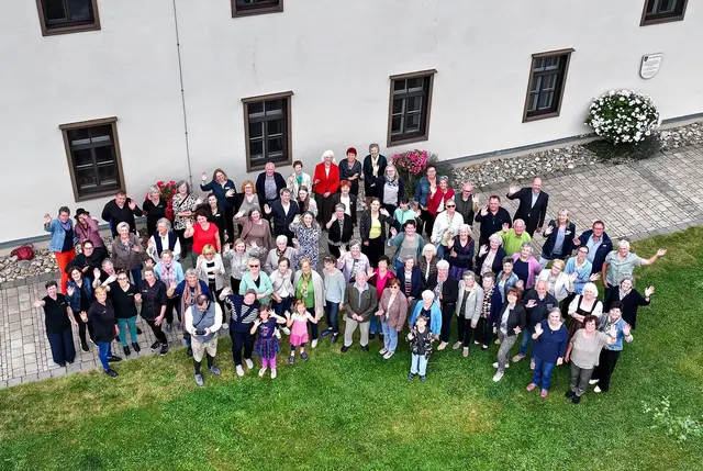 Als Anerkennung für ihre wertvolle ehrenamtliche Mitarbeit lud der AndersOrt Haus der Frauen 165 Frauen und Männer zum Fest. | Foto: Neuhold