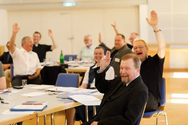 „Ihr sollt es gut bei mir haben“, zitierte Erich Linhardt bei seinem Empfang im Ordinariat Papst Johannes XXIII. – dass es den MitarbeiterInnen in der Diözese Graz-Seckau gut geht, war sein Herzensanliegen als Generalvikar. Denn was die Kirche verkündet, müsse sie auch leben. | Foto: Neuhold