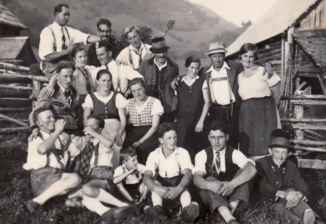 Lustige Almpartie auf einer Ennstaler Alm. | Foto: Friedl / Tiefenbacher