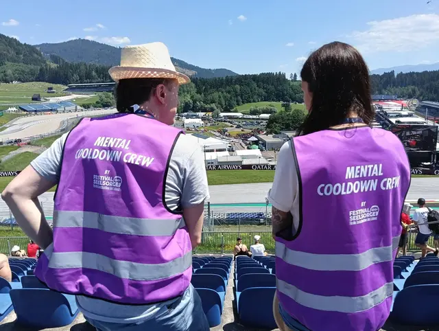 Beim Formel‑1‑Wochenende in Spielberg sorgten 15 SeelsorgerInnen für kühle Köpfe: Sie boten Gespräche und kleine Erfrischungen und führten insgesamt 502 Gespräche. | Foto: Denk Dich Neu