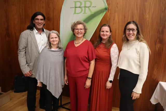 Betriebsrat der Zentralangestellten, v. li.: Martin F. Wurz, Martina Bender, Vorsitzende Irmgard Bayrhofer, Barbara Dvoracek, Elisabeth Cerinski. 