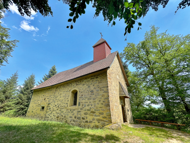 Joseph II. ließ die Filialkirche um etwa 1786 profanieren. Die benachbarten Bauern wollten sie nicht verfallen lassen und kauften das Ägidikircherl.  | Foto: Slouk
