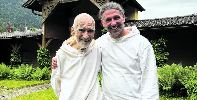Der Benediktiner und Dankbarkeitslehrer Bruder David Steindl-Rast (im Bild mit Prior Bruder Thomas Hessler OSB) begeht am 12. Juli den 100. Geburtstag. Dass Ordensmänner im Durchschnitt älter werden als andere Männer, belegt die Klosterstudie des Instituts für Demographie der Österreichischen Akademie der Wissenschaften. | Foto: Monika Hölzl/Rupertusblatt