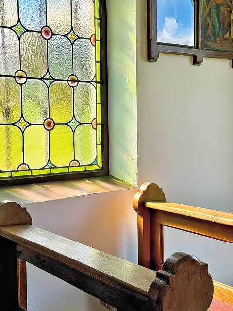 Ein guter Ort, um vom Alltagstempo ein wenig herunterzukommen, ist die kleine Nepomukkapelle. | Foto: Slouk