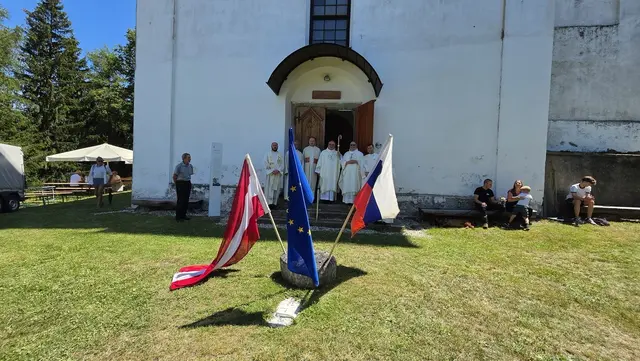 Erzbischof Alojzij Cvikl und Bischof Wilhelm Krautwaschl feierten den bereits traditionellen Gottesdienst an der Grenze zwischen Steiermark und Slowenien. | Foto: KKS