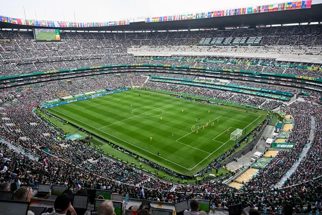 Eröffnungsspiel der Fußball-WM im legendären Azteken-Stadion in Mexico City.  | Foto: KNA