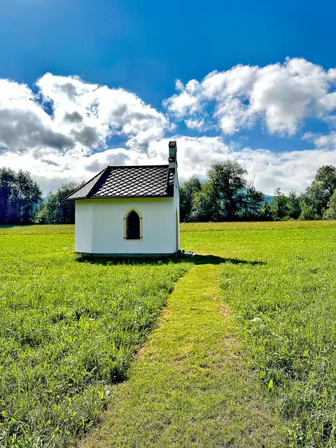 Offen: Wenn die Familie zuhause ist, hält sie die Kapelle offen für alle! | Foto: Slouk