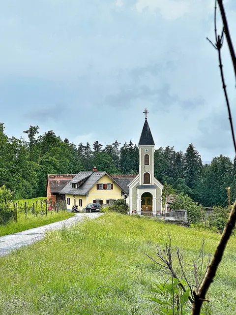 Die Osterkreuzkapelle liegt in Reiteregg in der steirischen Gemeinde St. Bartholomä. | Foto: Slouk