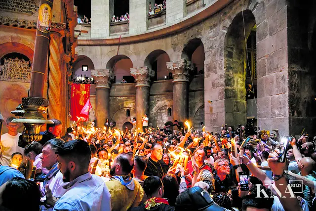 Gottesdienst in der Grabeskirche in Jerusalem.  | Foto: Andrea Krogmann/KNA