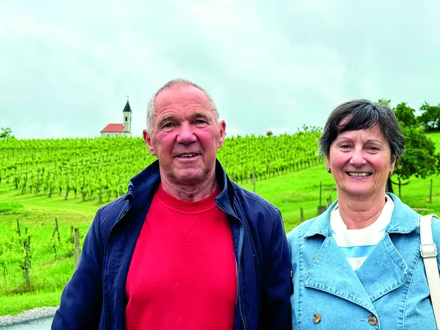 Walter und Anita Dokter aus Reiteregg mit ihrer Osterkreuzkapelle. | Foto: Slouk