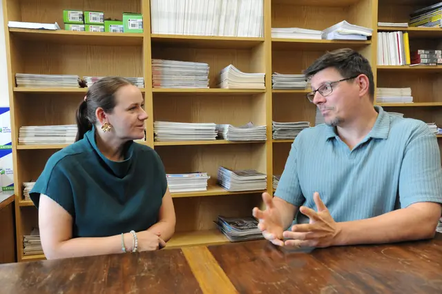 Die Religionspädagogen Armin Haiderer und Caroline Köhler-Pitzinger stellen „Kirche bunt“ ihr Großprojekt zur Gestaltung der neuen österreichweiten Schulbücher für den Religionsunterricht in den Klassen der Oberstufen von AHS und BHS vor. | Foto: Wolfgang Zarl