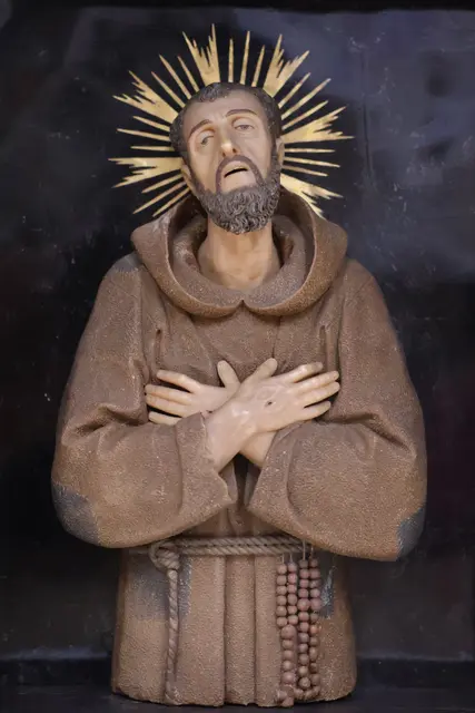 Die Wachsfigur „Hl. Franziskus in Ekstase“ (1721) ist eine Rarität der Ausstellung.