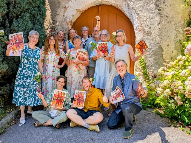 Die Freude bei den frischgebackenen Gestaltpädagoginnen und -pädagogen ist groß. | Foto: IIGS