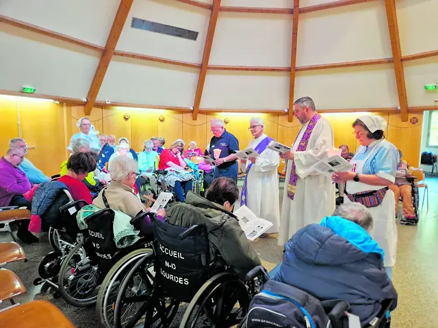 Kaplan Manuel Sattelberger als "Krankenpriester" in Lourdes. | Foto: Manuel Sattelberger