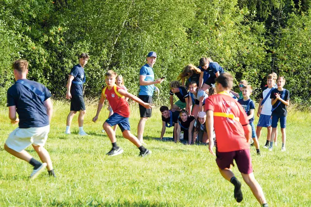 Ober-Grafendorf: 67 Kinder und 39 Betreuende führte ihr "besonderes Sommererlebnis" nach Kottes.  | Foto: zVg