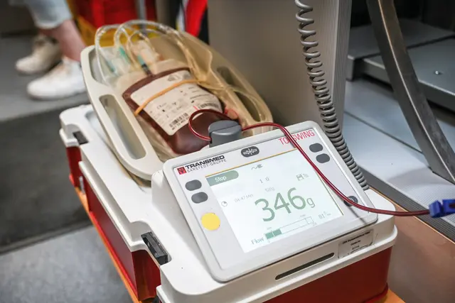 Bis zu 465 ml Blut fließen bei einer Blutabnahme in den Transfusionsbeutel. Nach acht Wochen hat es der Körper nachgebildet. | Foto: KNA