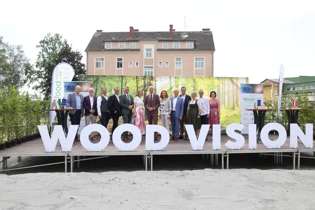 Die Diözese Graz-Seckau beteiligt sich an dem neuen Holz-Forschungslabor Wood Vision Lab in Weiz. Der Spatenstich für den Bau erfolgte am 10. August. | Foto: Stadt Weiz/Lagler