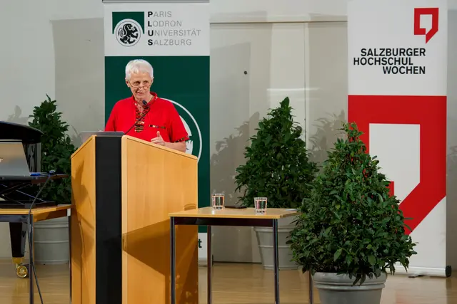 Theologie müsse sich von der „Wirklichkeit der Verletzlichsten unterbrechen lassen“, fordert Martha Zechmeister. Die Ordensfrau erhielt den „Theologischen Preis“ für ihr Lebenswerk.  | Foto: SHW