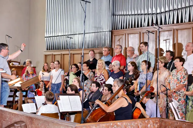 Auch der Sommerchor Münzgraben, unter der Leitung von Jörg Zazworka, gestaltete den Rundfunkgottesdienst am 9. August mit.