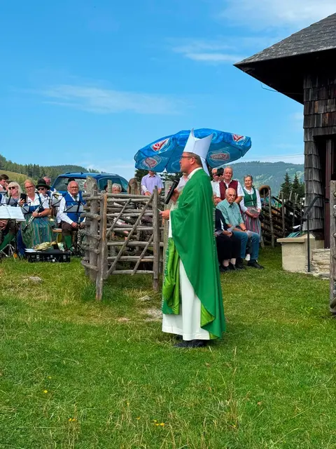 Weihbischof Johannes Freitag feierte am 2. August den Gottesdienst zum Oswaldisonntag auf der Teichalm. | Foto:  privat