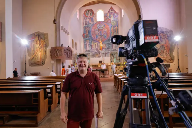 „Ganz viel passiert in den Pfarren – ich begleite nur“, sagt Andreas Steiner, der diözesane Rundfunkgottesdienste koordiniert.