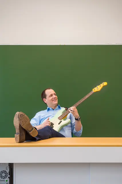 Stefan Haiders Leben spielt sich zwischen Schule und Kabarett ab. | Foto: Johannes Ehn