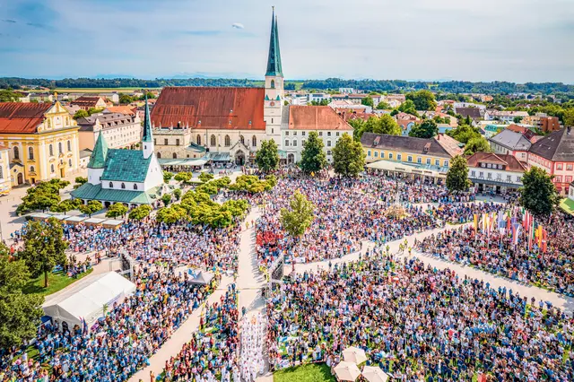 Blick auf den Kapellplatz in Altötting | Foto: Klaus Vierlinger/KNA