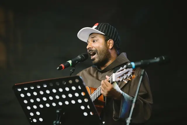 Der „rappende Mönch“ betreibt unter „@PaterSandeshManuel“ einen eigenen Kanal auf YouTube. Er beobachtet, dass Lebensweise und Spiritualität des heiligen Franz von Assisi auch heute viele Menschen faszinieren. | Foto: Bosina/Vocation Music Award