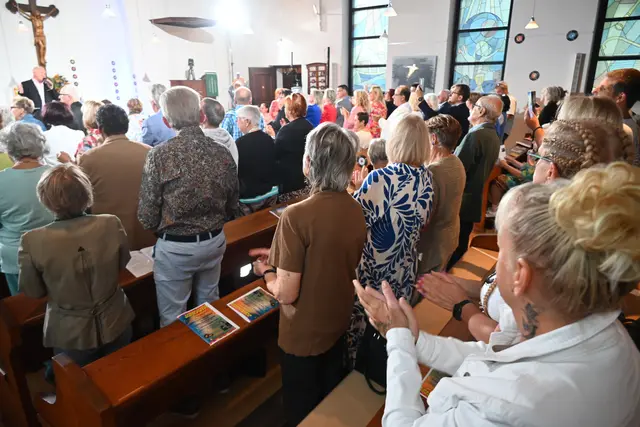 Dass Schlager in die Kirche passt, hat ein Gottesdienst in der evangelischen Christuskirche Graz-Eggenberg am 23. August eindrücklich gezeigt. Daher greift die Gemeinde die Nachfrage nach neuen Gottesdienst-Formaten gerne auf und lädt am 11. Oktober um 9.30 Uhr zu einem Blues-Gottesdienst ein. | Foto: Pfarre