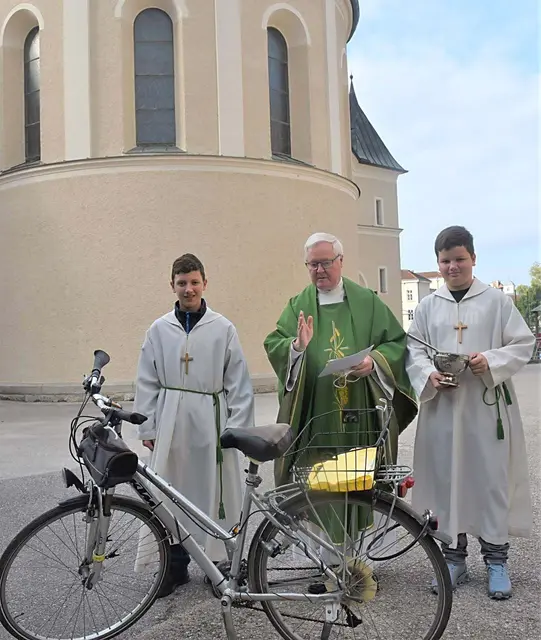 Wir radeln in die Kirche | Foto: Zarl