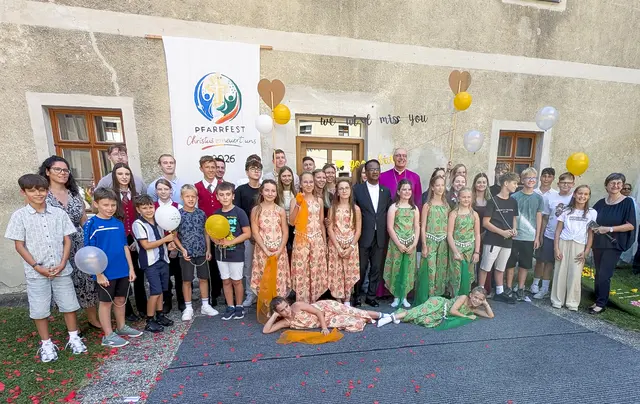 Ministrant:innen hatten einen entzückenden, indisch inspirierten Tanz aufgeführt. 