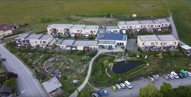Das Wohnprojekt „Cohousing Pomali“ in Wölbling umfasst 29 Wohneinheiten.  | Foto: zVg