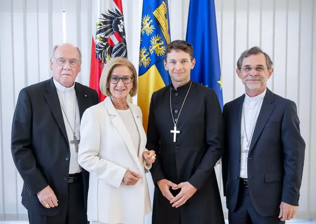 Ökumenisches Mittagessen im NÖ Landhaus: Bischof Alois Schwarz, Landeshauptfrau Johanna Mikl-Leitner, Superintendent Michael Simmer und Erzbischof Josef Grünwidl (v. l.).
 | Foto: NLK