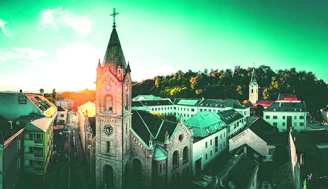 Am 11. Oktober feiern die Amstettner Franziskanerinnen um 14 Uhr ein besonderes Franziskusfest: Es ist der 800. Todestag (eigentlich am 4. Oktober) ihres Ordensgründers, des heiligen Franz von Assisi. Bild: Amstettner Klosterkirche.  | Foto: Wolfgang Zarl
