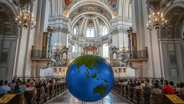 Von der African Catholic
Community bis zur ukrainisch-griechisch-katholischen Gemeinde: Elf Sprachgemeinschaften feiern im Salzburger Dom gemeinsam den Sonntag der Völker. | Foto: Naghshi/eds