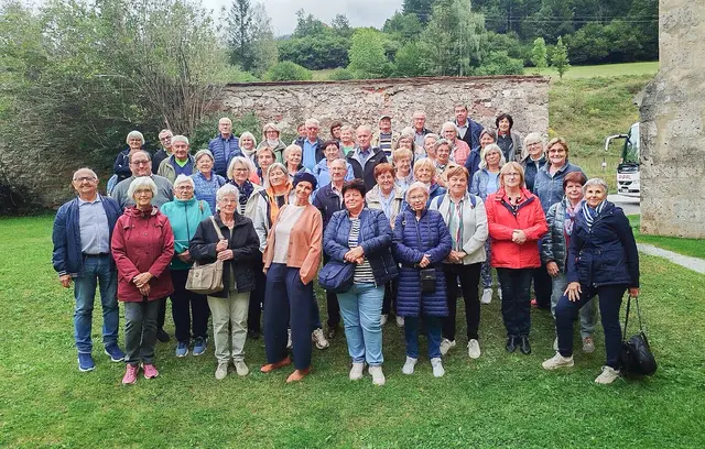 Donnerskirchen und Schützen am Gebirge. Auch in diesem Jahr machten sich die Pfarren gemeinsam auf den Weg nach Mariazell. Der langersehnte Regen tat der festlichen Stimmung keinen Abbruch. Vor dem Gnadenaltar wurde eine feierliche heilige Messe gefeiert. Auf dem Heimweg gab es noch eine Andacht im beeindruckenden Münster Neuberg an der Mürz („Dom im Dorf“) und die traditionelle Einkehr in Maria Schutz.