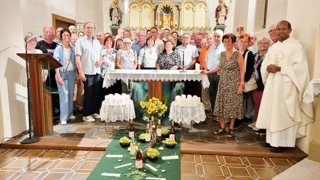 Deutsch Kaltenbrunn. In der Pfarrkirche fand die Ehejubiläumsmesse statt. Es kamen 24 Jubelpaare aus den Gemeinden Rohrbrunn und Deutsch Kaltenbrunn.