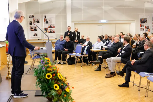 Welche Priester braucht eine synodale Kirche? Mit welchen Verlusterfahrungen, Erwartungen und Dilemmata sind Priester heute konfrontiert? Darüber wurde in Seggau ein intensiver Austausch gepflegt. | Foto: Neuhold