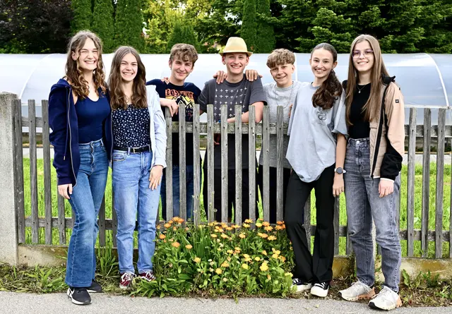In den Bildungseinrichtungen des VfFB erwerben Kinder und Jugendliche Kompetenzen, die zu einem friedlichen Miteinander beitragen. Im Bild Schülerinnen und Schüler im Garten der HLA Graz-Eggenberg. | Foto: HLA Graz-Eggenberg