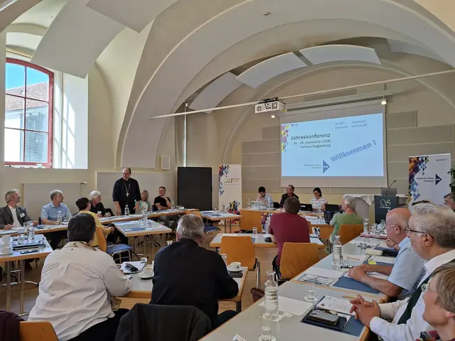 Demokratiefeindlichkeit lässt sich nie christlich begründen. Darum ging es bei der KAÖ-Jahreskonferenz in Seggauberg. Anwesend waren auch der für das Laienapostolat zuständige Bischof Hermann Glettler sowie der Grazer Diözesanbischof Wilhelm Krautwaschl. | Foto: KAÖ