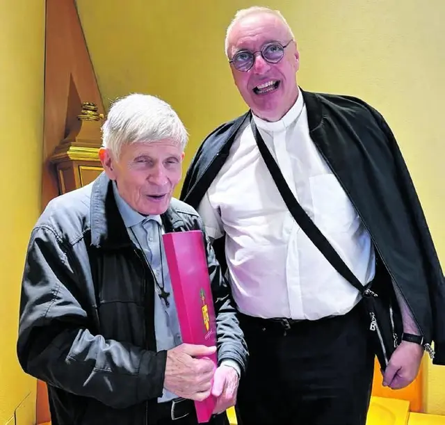 Bischof Ägidius und Pater Johan.  | Foto: Miroslav Mochnáč