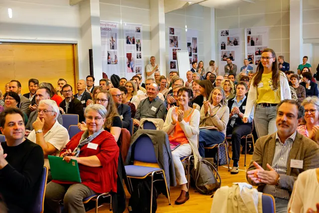Bei der diesjährigen Herbsttagung der Berufsgemeinschaft der Laien im pastoralen Dienst wurden wieder neue KollegInnen begrüßt und verdiente MitarbeiterInnen in den Ruhestand verabschiedet. In der Diözese Graz-Seckau sind aktuell rund 160 theologisch ausgebildete Laien in der Pastoral tätig. | Foto: Gerd Neuhold/Sonntagsblatt für Steiermark