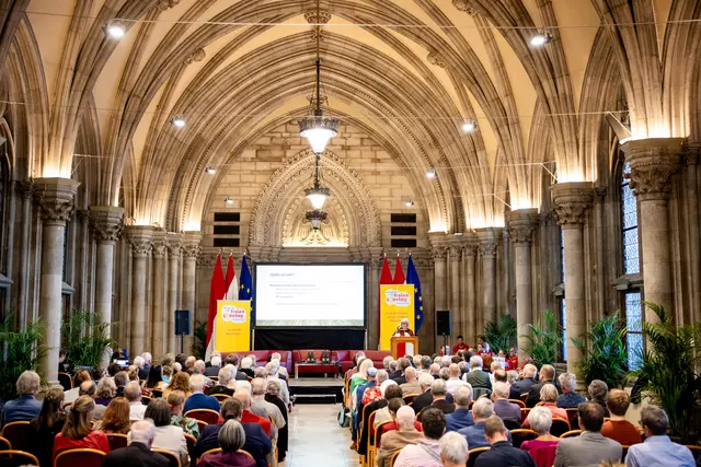 Beim Jubiläumsfest im Wiener Rathaus kamen VertreterInnen aus Kirchen, Gewerkschaften und Zivilgesellschaft zusammen. Die Allianz für den freien Sonntag verbindet dabei ganz unterschiedliche Organisationen mit einem gemeinsamen 
Anliegen. | Foto: KA Wien