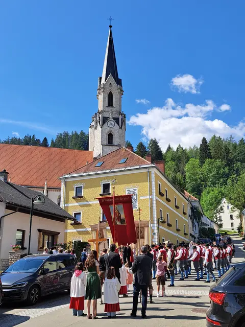 Maria Buch. Ein geistliches Zentrum ist die Wallfahrtskirche Maria Buch. Gut angenommen werden die Messen am 13. jedes Monats (meist mit Lichterprozession), die Marienfeiertage (besonders am 15. August mit traditionellem Markt), die Angebote zur Beichte, die liebevoll gestalteten Wort-Gottes-Feiern und der „Kirchenladen“. | Foto: SR